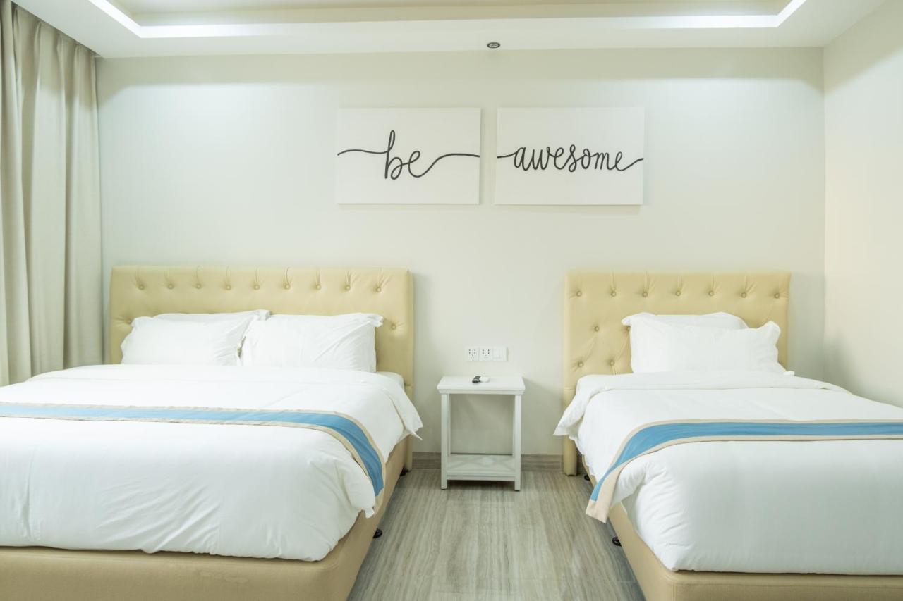 Hampton Suites Davao Bagian luar foto