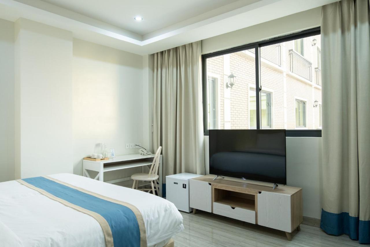 Hampton Suites Davao Bagian luar foto